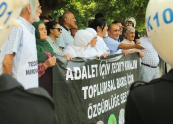 Polis DEM Partililerin, AK Parti önündeki açıklamasına izin vermedi