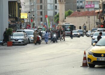 İsrail saldırıları yürüyüşle protesto edildi
