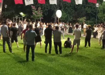 Adana’da renkli dans gösterisi