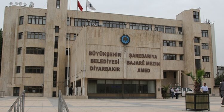 DEM Partililerden Cumhurbaşkanı Erdoğan’a belediye borçları yanıtı: Kayyımların borcunu ödüyoruz