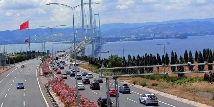 Köprü geçiş ücretlerine zam geldi