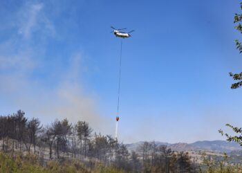Kozan’da helikopter düştü
