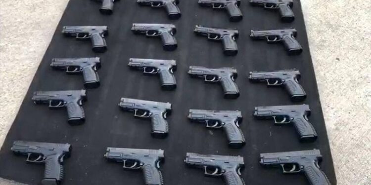 Adana’da polisten silah operasyonu