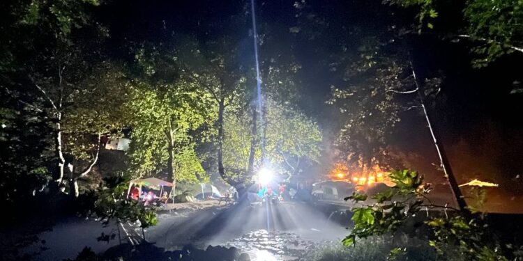 Eğni Yaylası’nda gece kamp keyfi