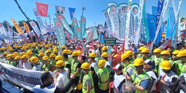 TÜRK-İŞ 24 EYLÜL’DE ALANLARDA