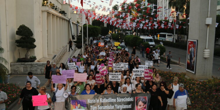 Adana’da kadınlar Narin için yürüyüp adalet talep etti