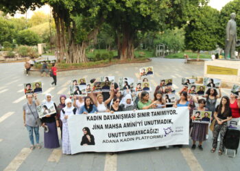 KADINLAR SOKAĞA ÇIKTI