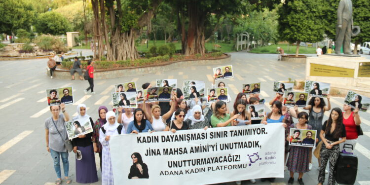 KADINLAR SOKAĞA ÇIKTI