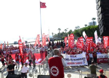 DİSK’in Mersin’deki İşçi Buluşması Sönük Geçti