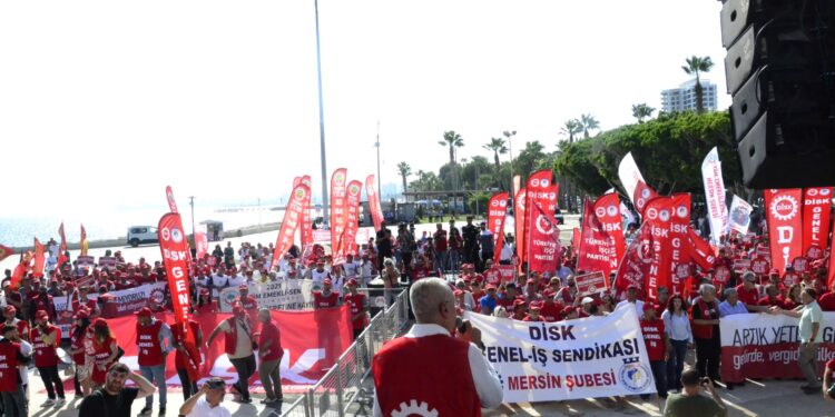 DİSK’in Mersin’deki İşçi Buluşması Sönük Geçti