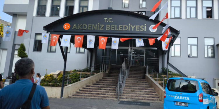 AKDENİZ BELEDİYESİ’NE HACİZ ŞOKU