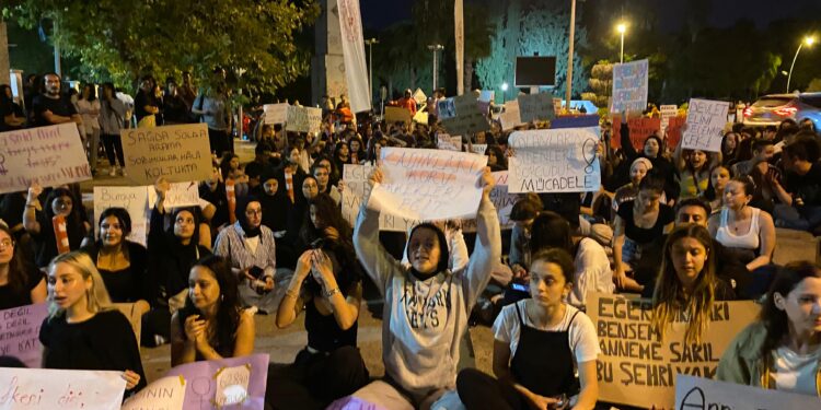 Antalya’da öğrenciler cinayetlere dair yürüdü