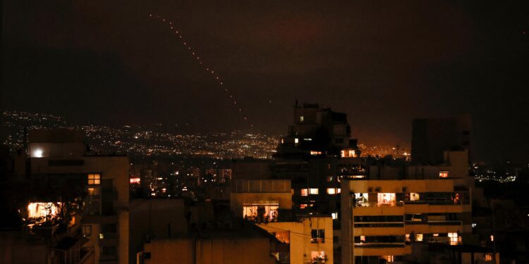 İran İsrail’i vuruyor… Balistik füzeler fırlatıldı