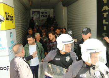 ADANA’DA DEM PARTİLİLERE POLİS ENGELİ