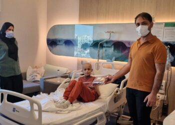 İmamdan Örnek Davranış: Lösemi Hastası Çocuklara Moral Ziyareti