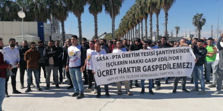 SASA ÖNÜNDE İŞÇİLER HAKLARINI İSTEDİ