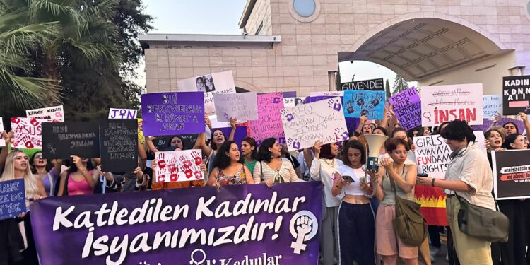 Mersin’de üniversiteli öğrencilerine müdahale