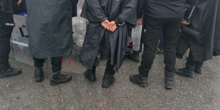 SASA İŞÇİLERİNE POLİS MÜDAHALESİ: 12 GÖZALTI