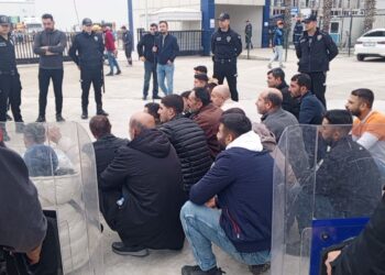 SASA ÖNÜNDE İŞÇİ EYLEMİ