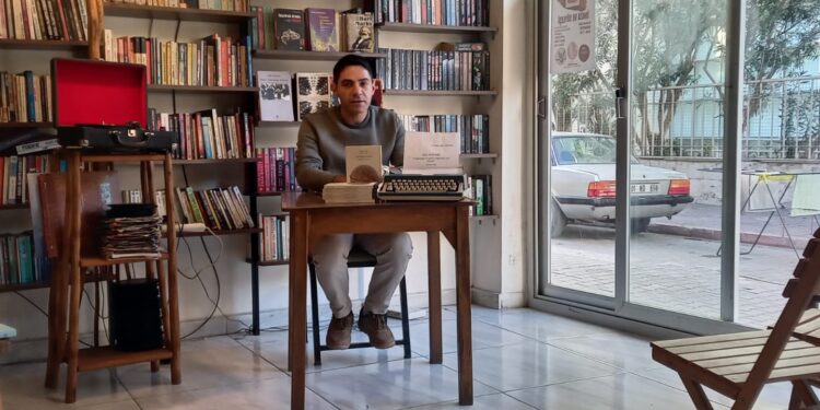 YAZARIMIZ TANER TAŞ OKURLARIYLA BULUŞTU