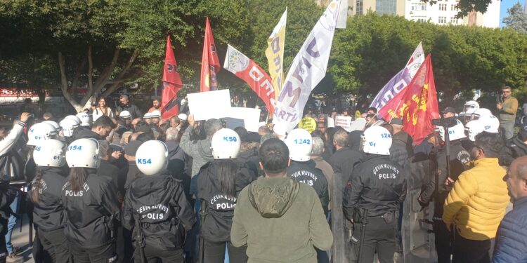 ADANA’DA KAYYUM PROTESTOSU