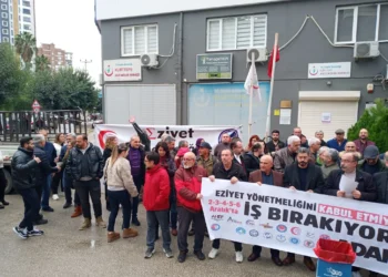 Adana’da Aile Hekimliği Yönetmeliği’ne Karşı Eylem Devam Ediyor