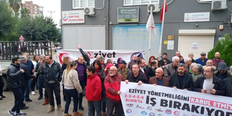 Adana’da Aile Hekimliği Yönetmeliği’ne Karşı Eylem Devam Ediyor