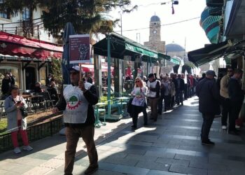 YA İNSANCA YAŞAYACAĞIZ, YA DA MEYDANLARI ISITACAĞIZ