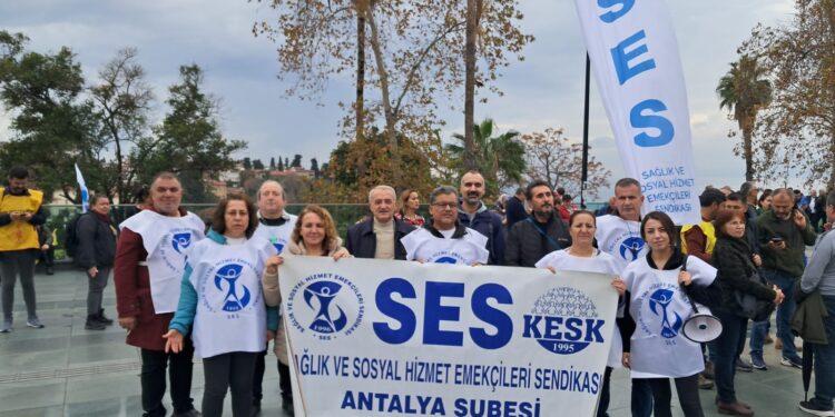 SES ANTALYA ŞUBE: SAĞLIK HİZMETLERİNE ERİŞİM ÜCRETSİZ OLMALIDIR.