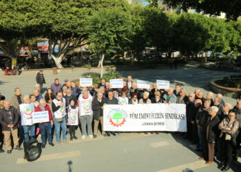 KAMU EMEKÇİSİ VE EMEKLİDEN ZAM PROTESTOSU