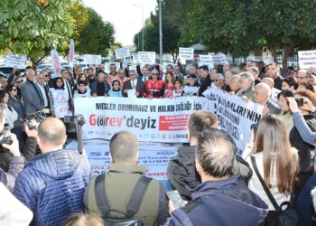 DOKTOR VE SAĞLIK EMEKÇİLERİ İŞ BIRAKTI