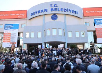 CHP’li Seyhan Belediyesi’nde mali krizin faturası işçiden çıkarılıyor