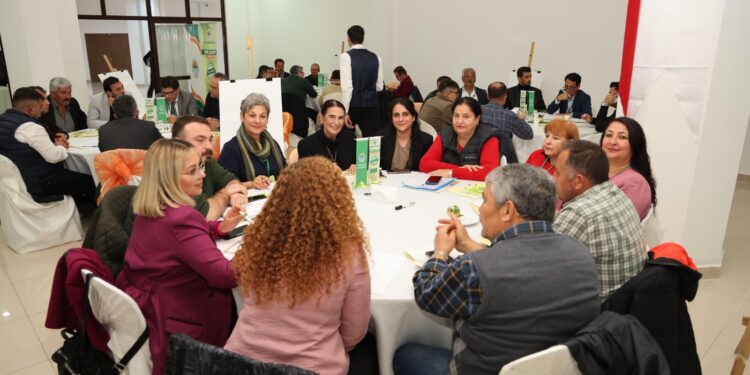 TARIM ÇALIŞTAYINDA KADINLARIN TARIMDAKİ ROLÜ KONUŞULDU