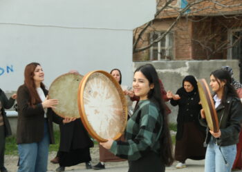 Seyhan’da kadınlar 8 Mart’ı halayla kutladı