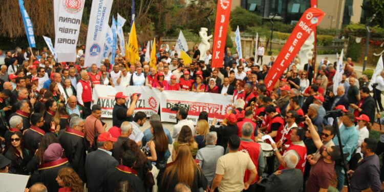 SOKAĞA ÇIKANLAR: 19 MART BU DARBEDİR