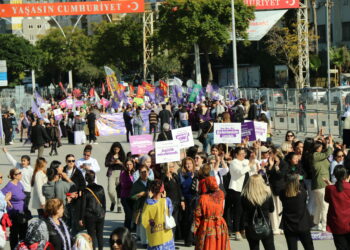 ADANA’DA 8 MART MİTİNGİ