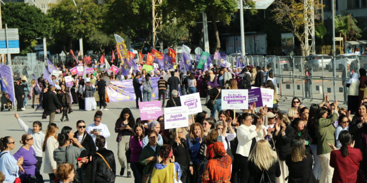 ADANA’DA 8 MART MİTİNGİ