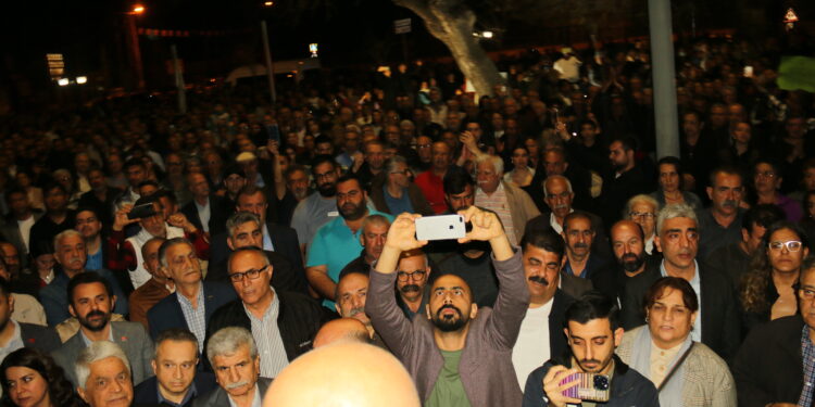 AKKAPI’DA BİNLERCE KİŞİ ALEVİ KATLİAMINI PROTESTO ETTİ