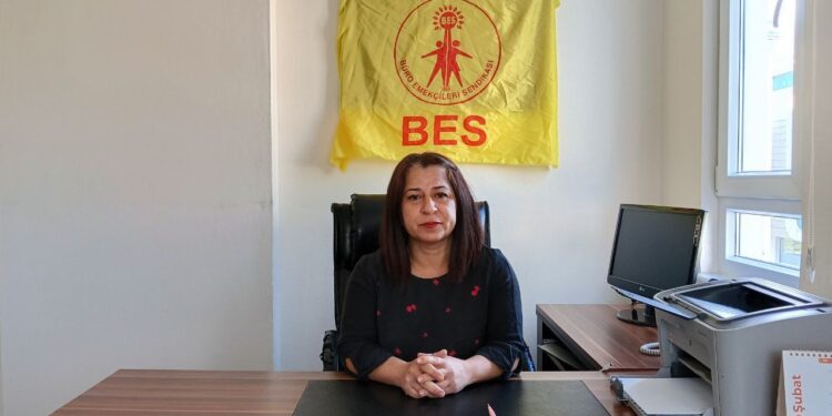 KAMU EMEKÇİLERİNİN ŞUBAT AYINDA; YILLIK GENEL ENFLASYONU: YÜZDE 58,35 YILLIK GIDA ENFLASYONU: YÜZDE 43,78