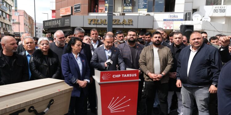 TARSUS’TA TABUTLU PROTESTO