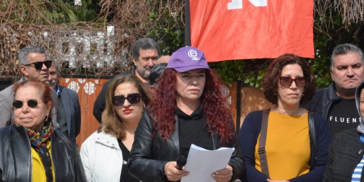 DİSK üyeleri, 8 Mart Dünya Kadınlar Günü’ne giderken, 7 Mart tarihinde greve gideceklerini açıkladı