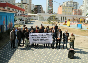 Çocuk parkı içinde bulunan devasa elektrik trafosuna tepki