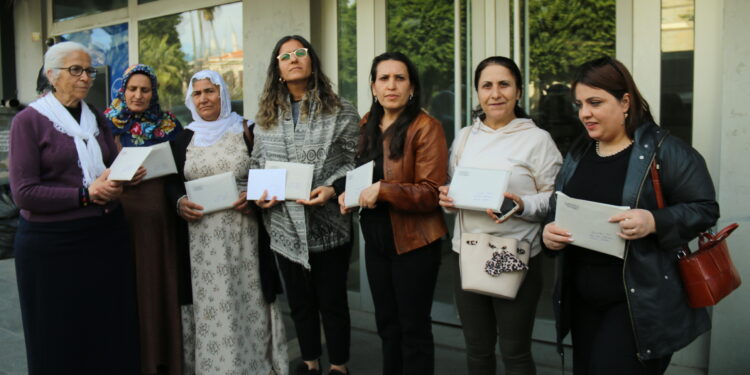 KADINLARDAN, TUTUKLU KADINLARA 8 MART KARTI