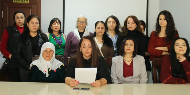 KADINLAR BARIŞ İSTİYOR