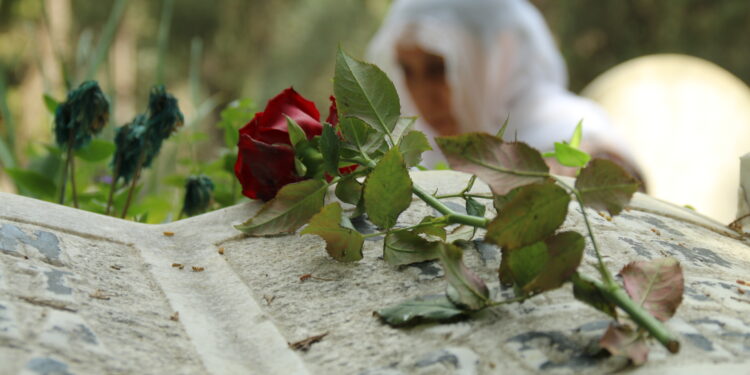 Gazeteci Volkan Eryiğit mezarı başında anıldı