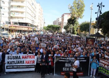 TARSUS’TA ALEVİ KATLİAMI YÜRÜYÜŞLE PROTESTO EDİLDİ
