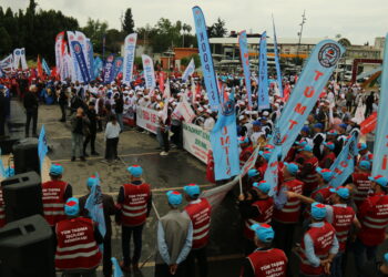 TÜRK-İŞ 1 MAYIS MİTİNGİNDE TALEPLERİNİ SIRALADI